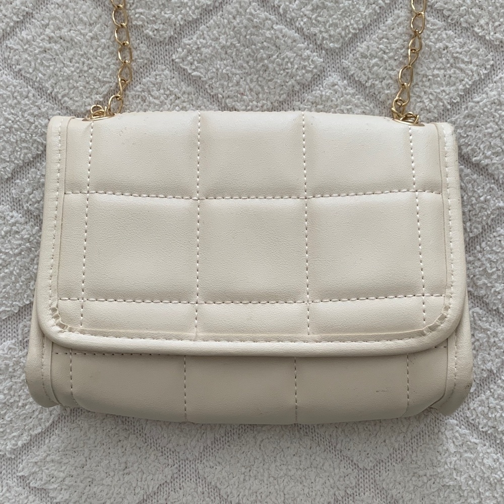 Cream Quilted Crossbody with Gold Chain Strap